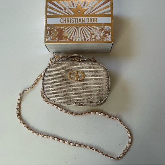 Elegant Gold Chain Crossbody Bag - Picture 2 of 5